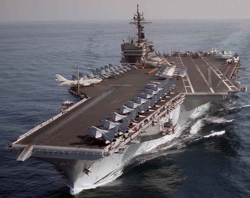 Китти Хок авианосец