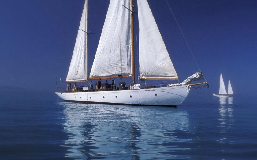 Парусная яхта Финикия