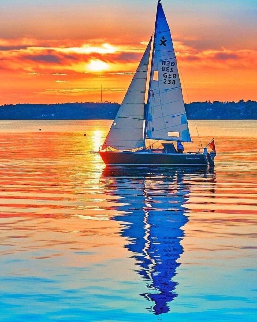 Парусная яхта швертбот