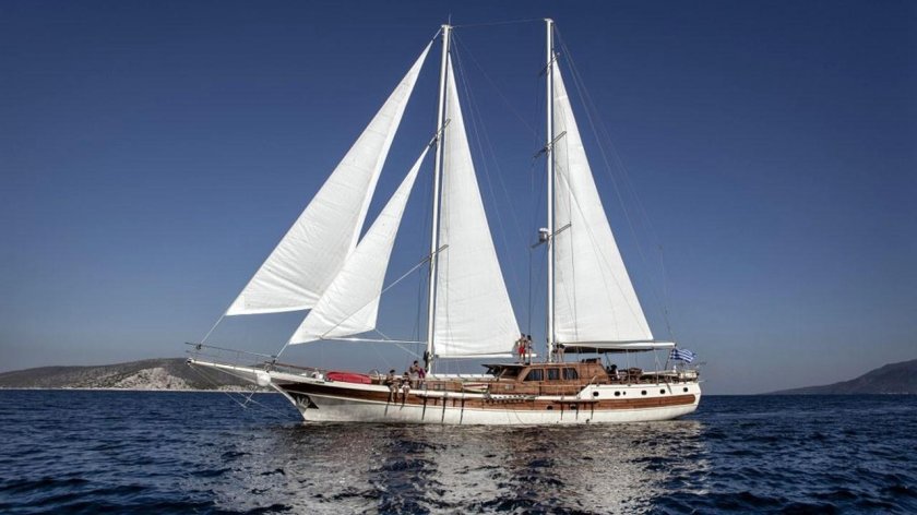 Парусная яхта Финикия