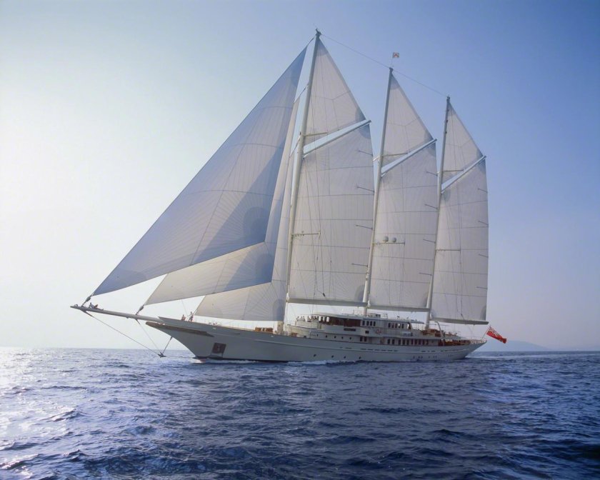 Парусная яхта Финикия