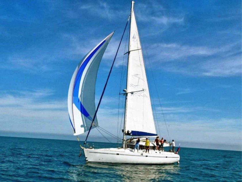 Яхта Dufour Atoll 50