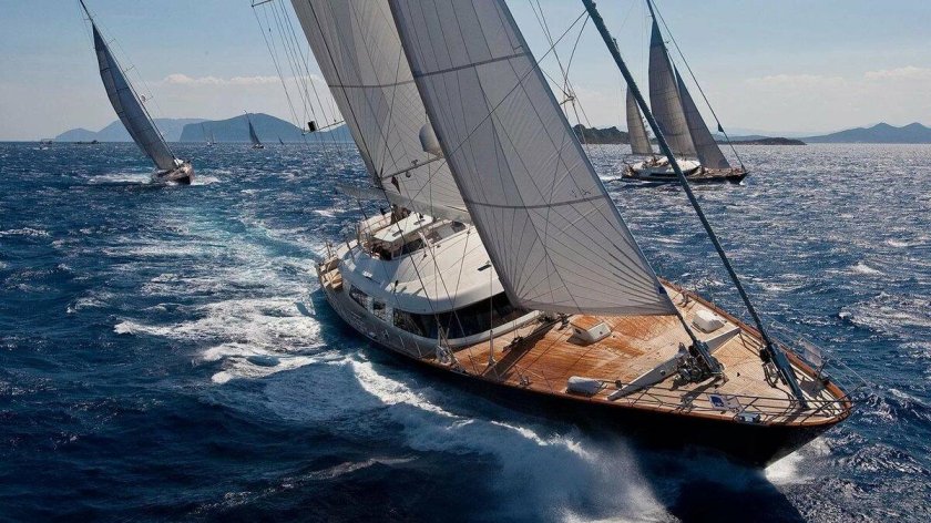 Парусная яхта Финикия
