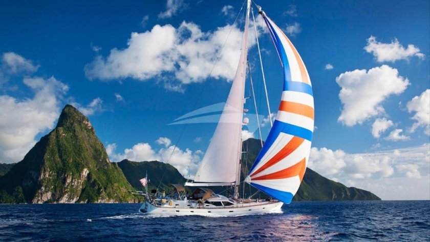 Парусная яхта швертбот