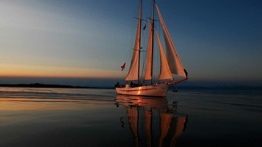 Лодка парусная