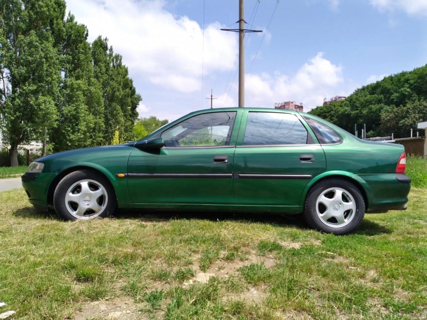 Опель Вектра б 1996 седан