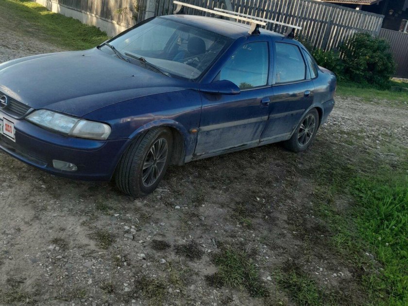 Опель Вектра 1996 года