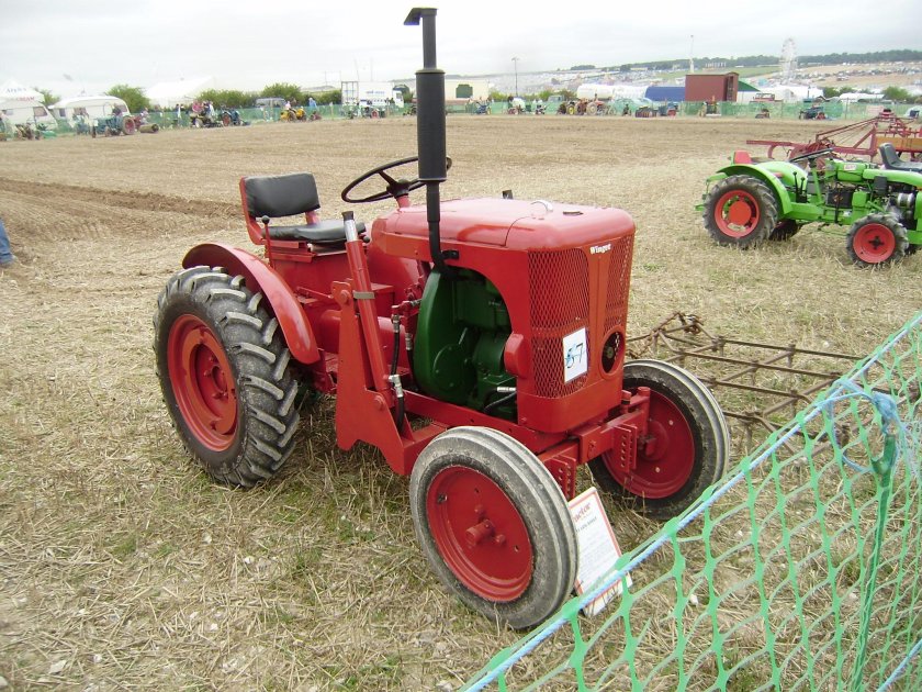 Колёсный трактор 42