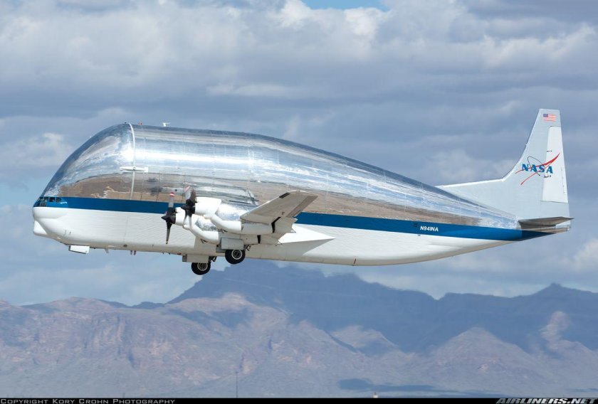 Boeing 377 super Guppy