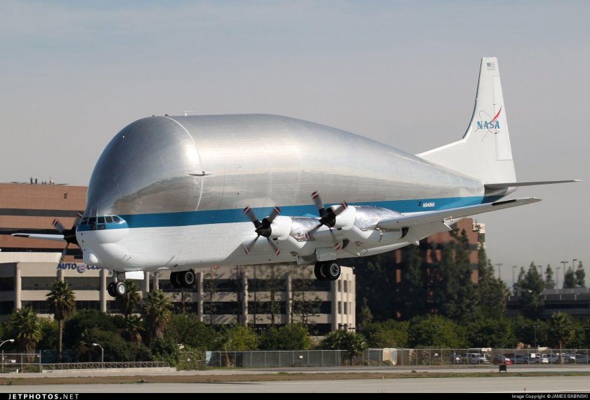 Boeing 377 super Guppy