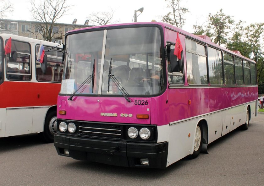 Ikarus 250
