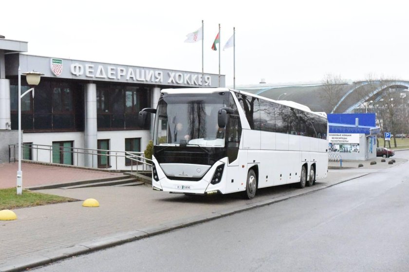 Автобус маз