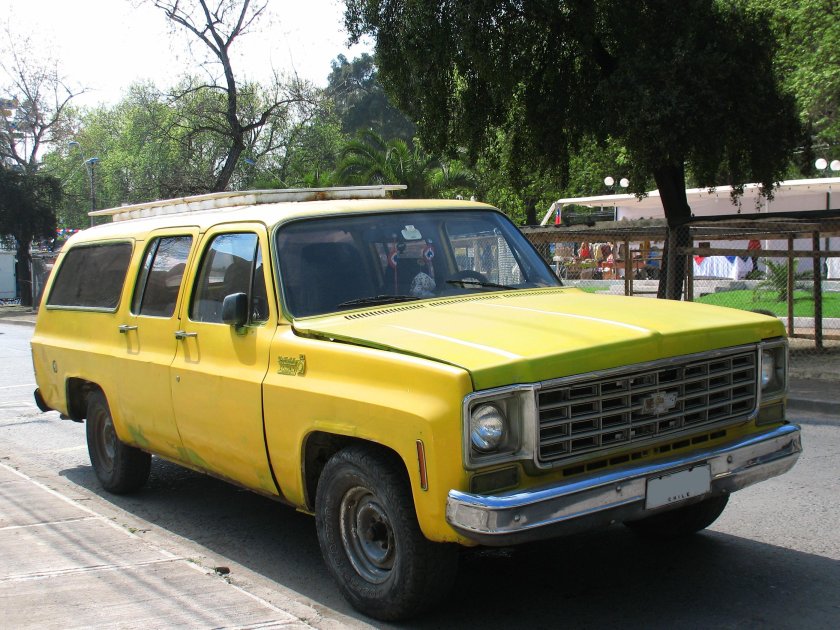 Chevrolet Suburban 1975
