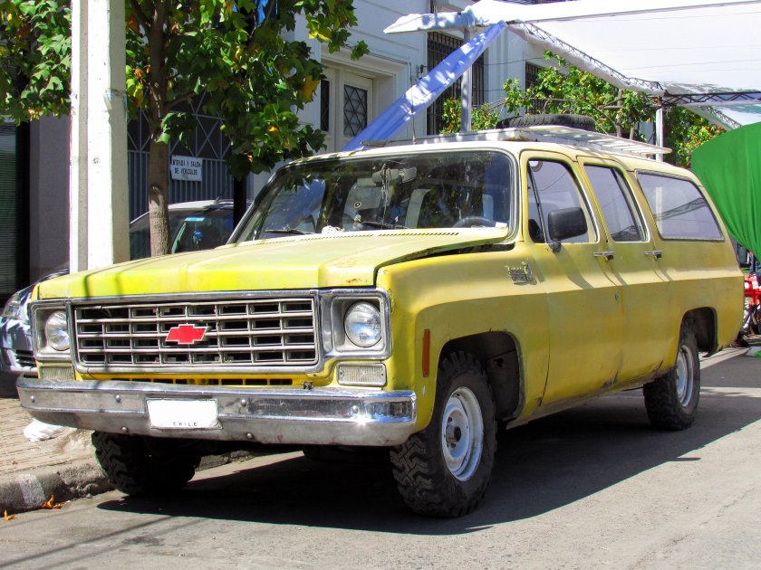 Chevrolet Suburban 1975