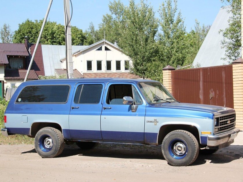 Chevrolet Suburban 1990