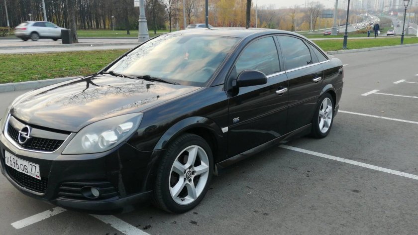 Опель Вектра черная