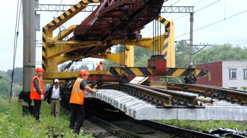 Укладка рельсошпальной решетки железнодорожного пути