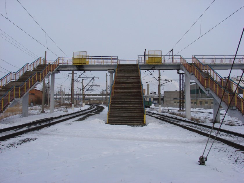 Вертикальный щит ограждения контактной сети