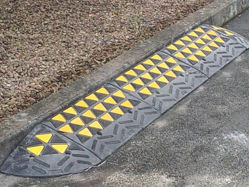 Съезд с бордюра резиновый ср-100