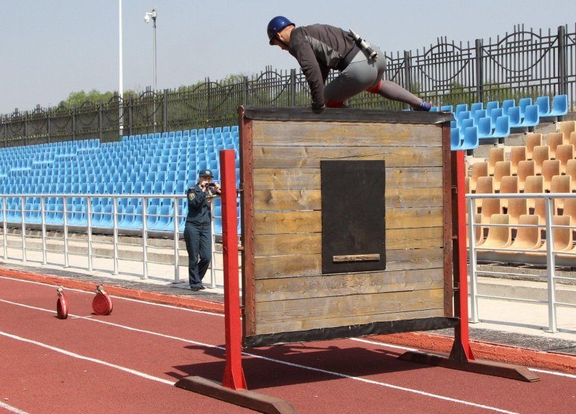 100 Метровая полоса препятствий пожарно прикладной спорт