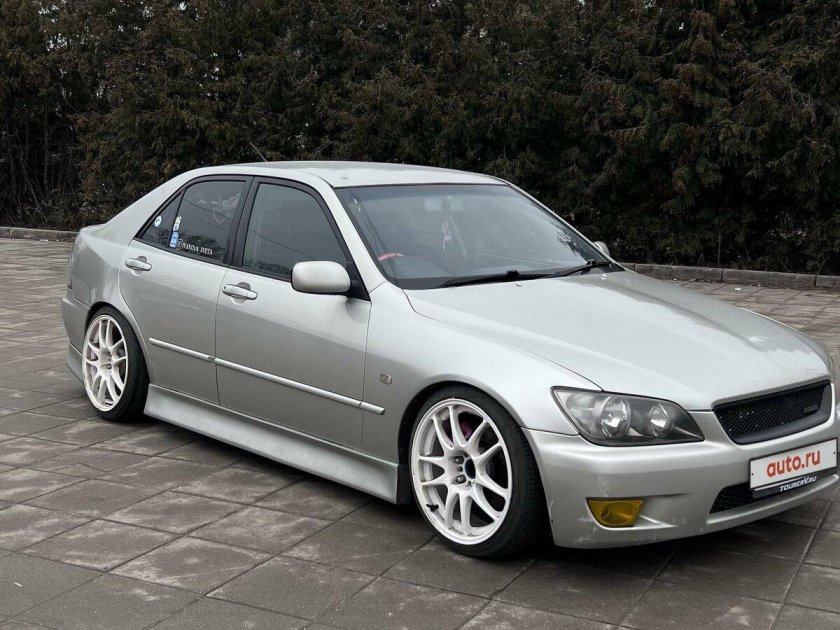 Тойота альтеза