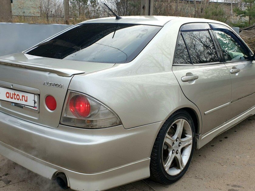 Toyota altezza 2001
