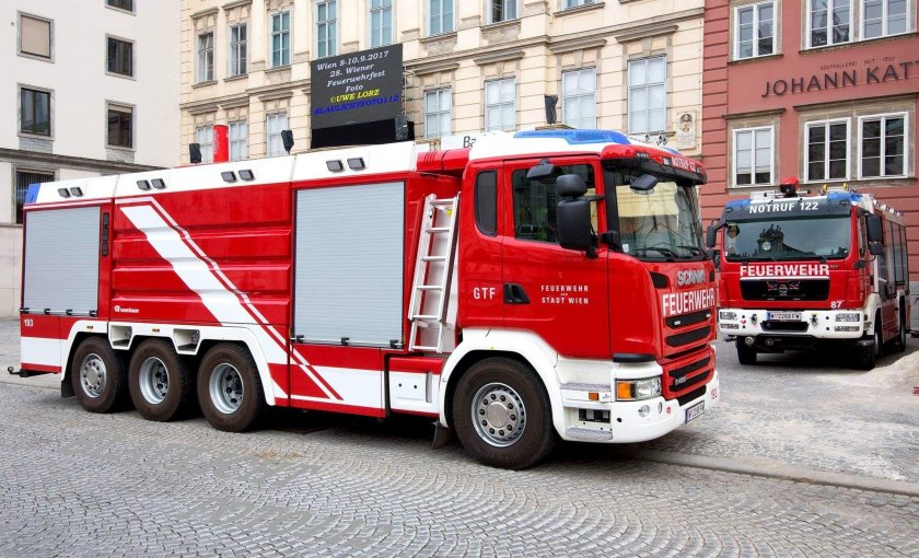 Пожарная машина пожарный