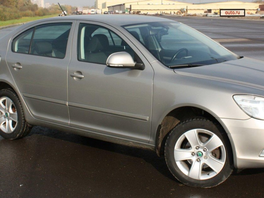 Фото ДТП Шкода бежевого цвета