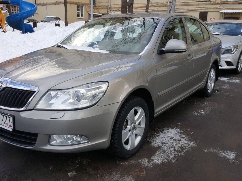 Шкода Октавия бежевая