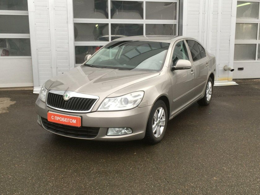 Шкода Октавия бежевый металлик