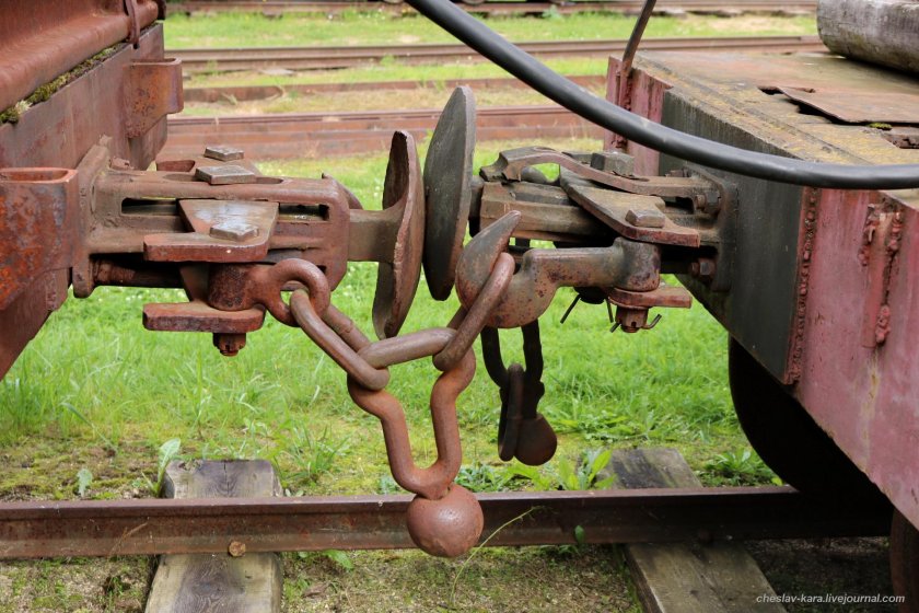 Автосцепка ЖД вагонов