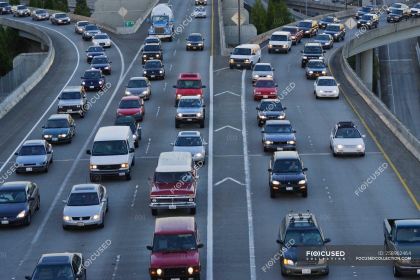 Много автомобилей