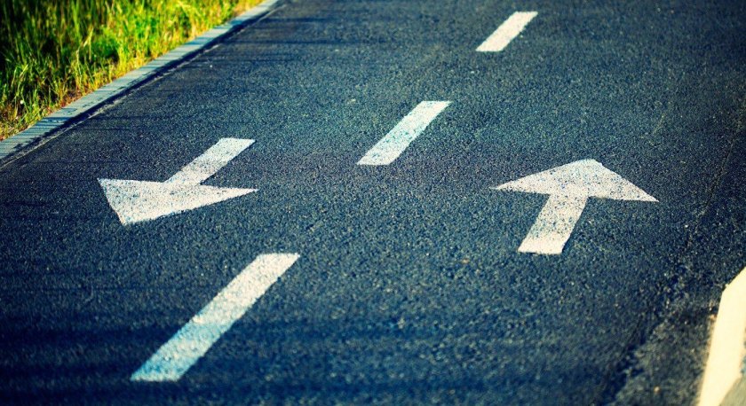 Знак 1.21 двустороннее движение