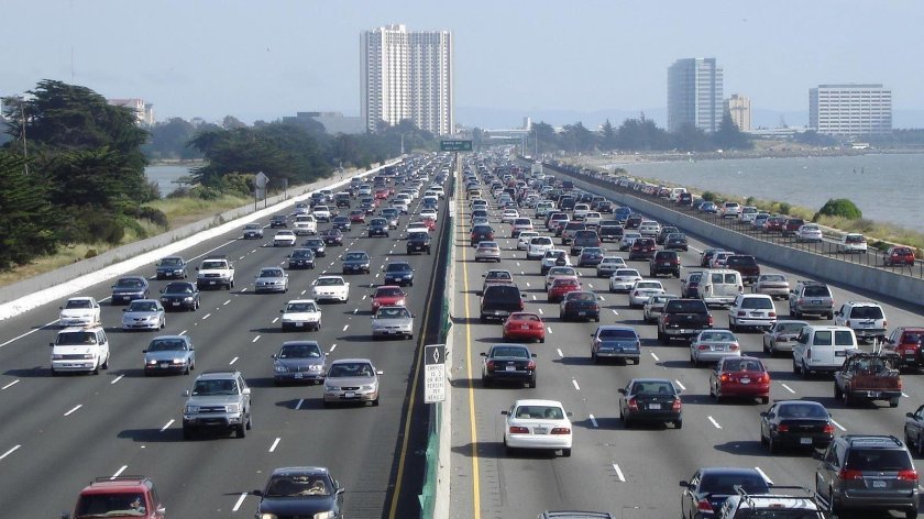 Автомобиль в движении