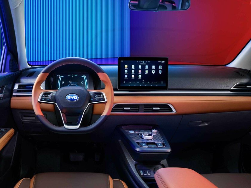 BYD e2 электромобиль