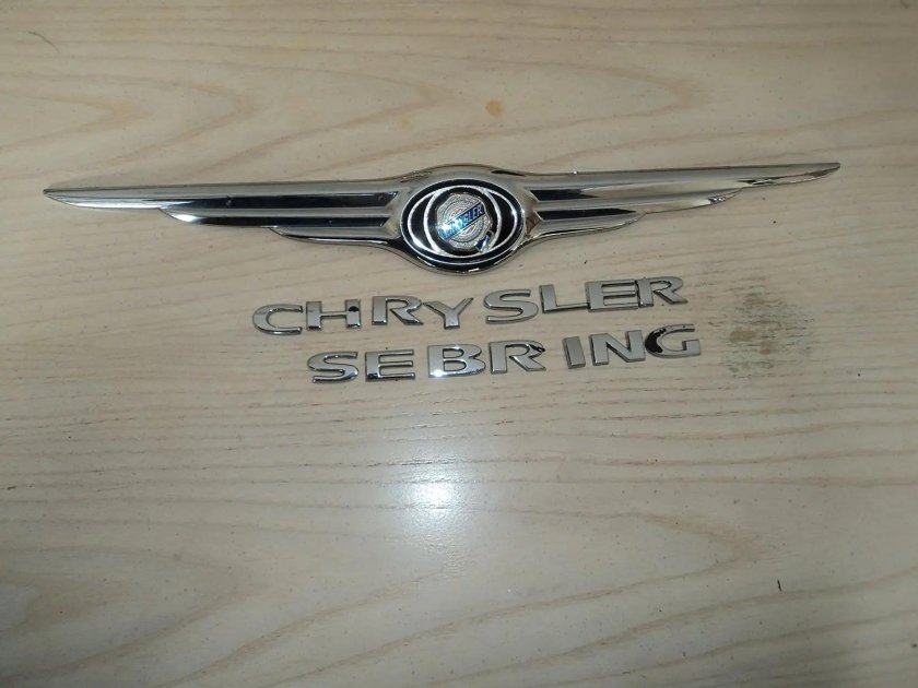 Эмблема на багажник Крайслер 300с
