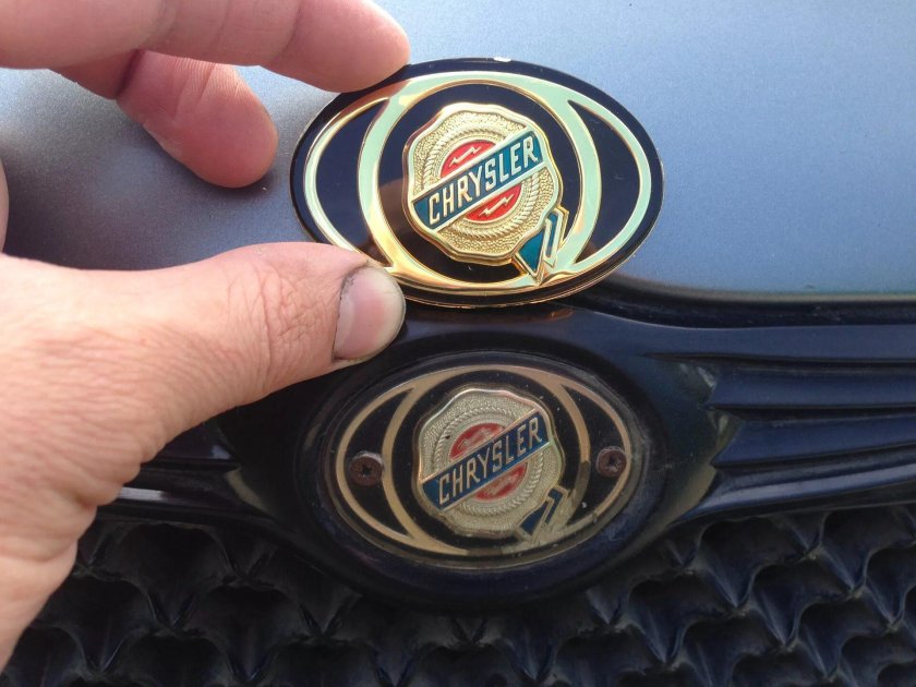 Эмблема Крайслер Себринг