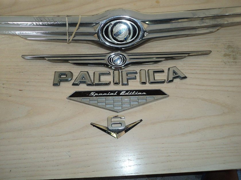 Крайслер шильдик