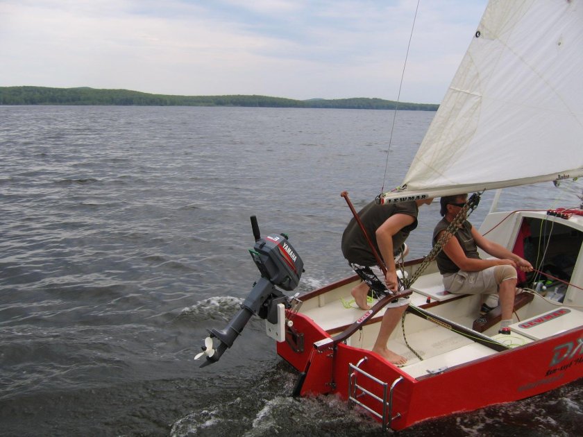 Парусная лодка