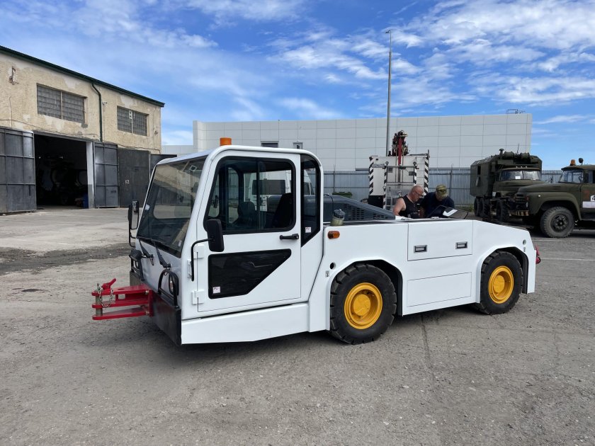 Аэродромный тягач TLD TMX-150