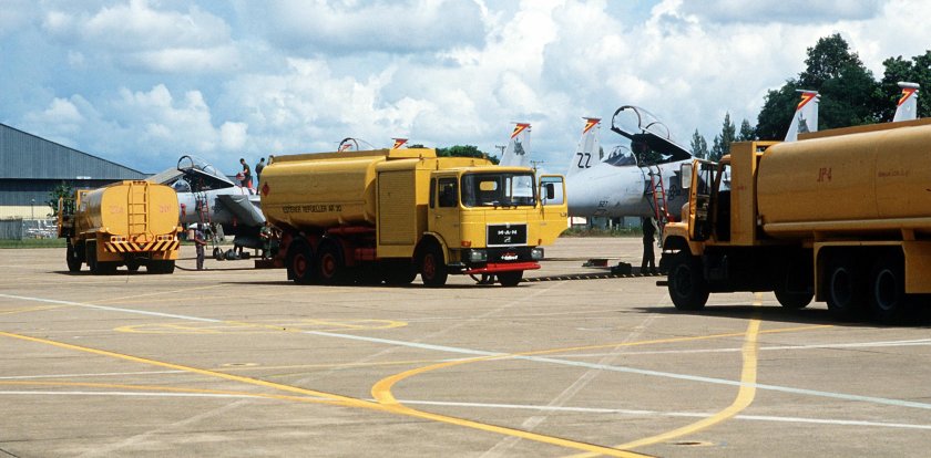 Топливозаправщики аэродромные Бритиш Петролеум