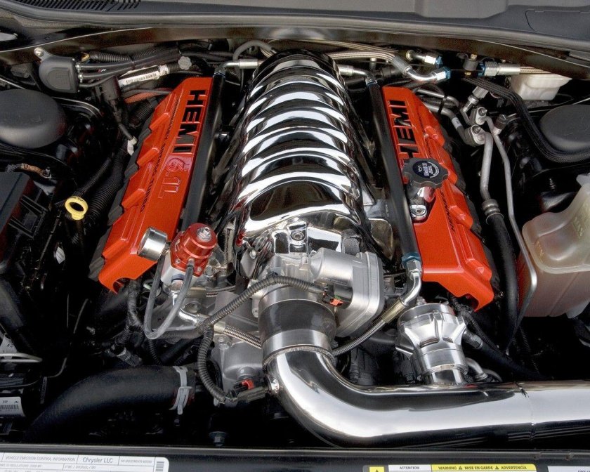 V8 двигатель dodge Challenger