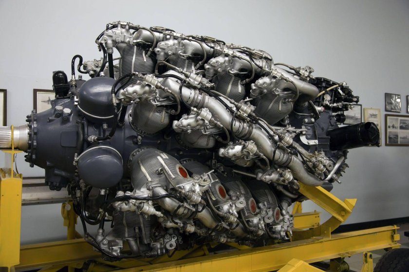 28-Цилиндровый двигатель Pratt Whitney aircraft engine