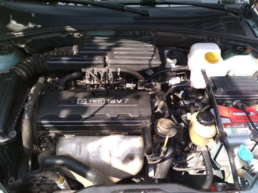 Шевроле Лачетти 1.6 под капотом