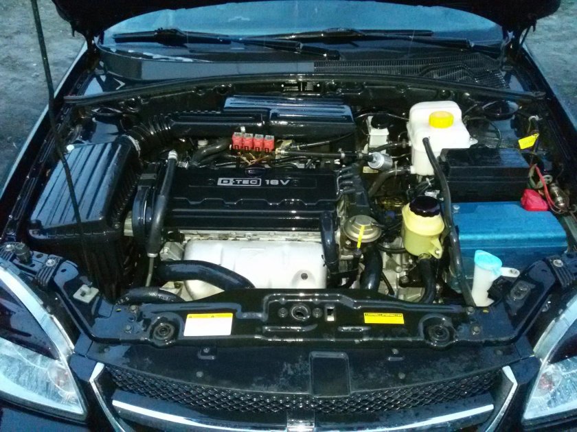 Лачетти 1,8 под капот