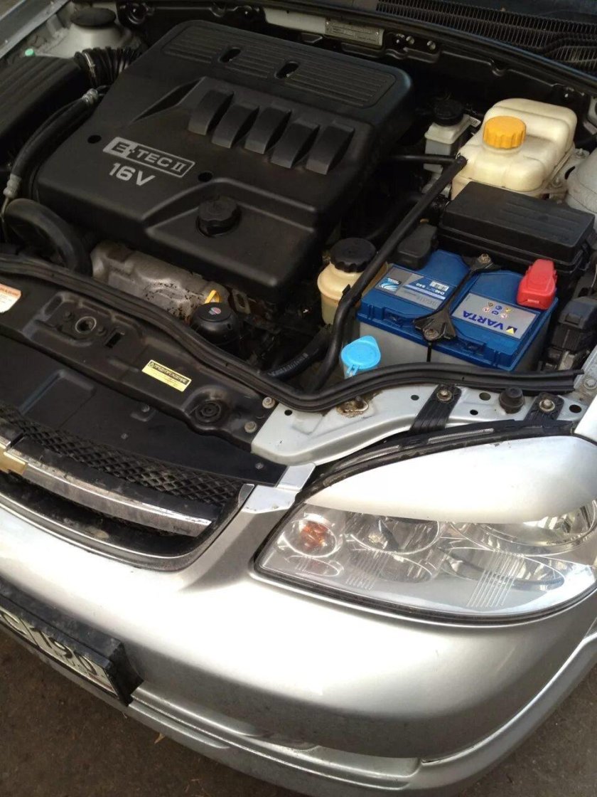 Уплотнитель капота Chevrolet Lacetti