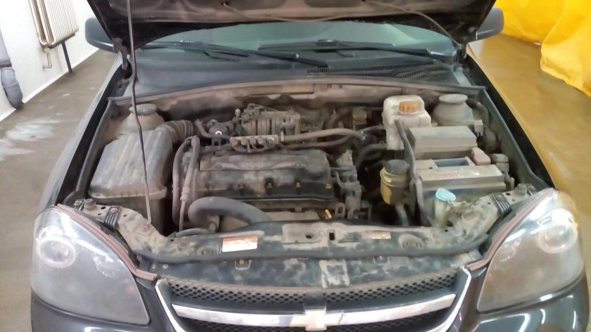 Лачетти 1,8 под капот