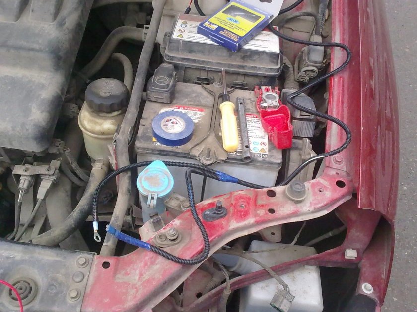 Подкапотное пространство Шевроле Лачетти