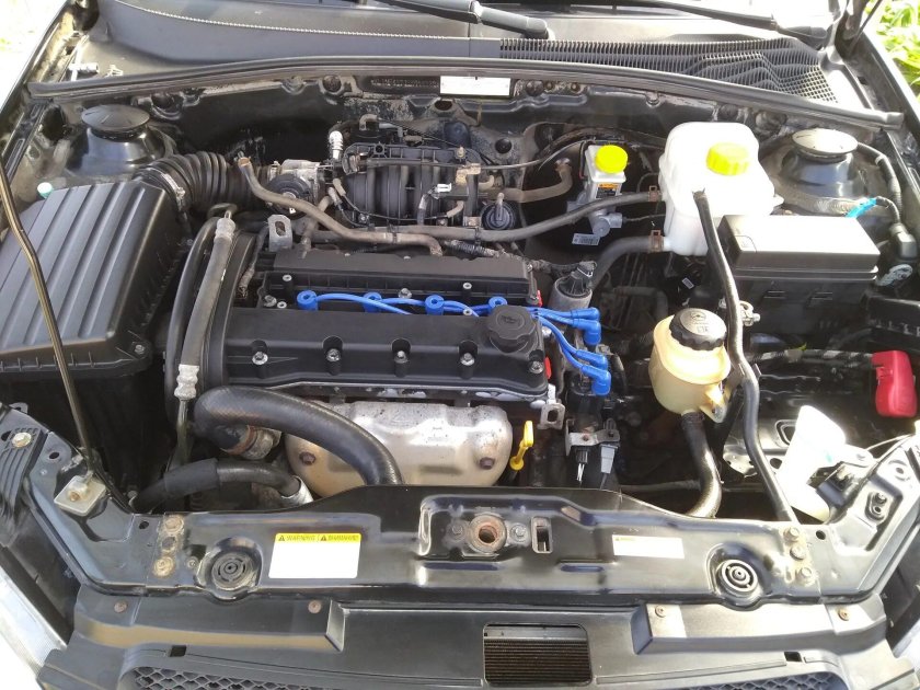 Шевроле Реззо подкапотное пространство