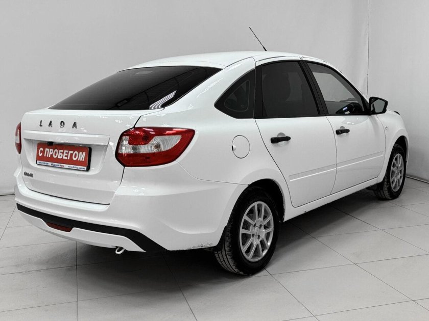 Белая лада гранта